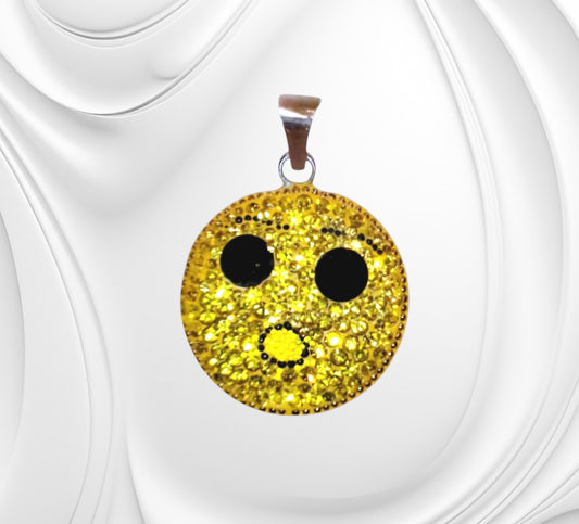 Colgante de plata con cara de emoji Wow hecho a mano